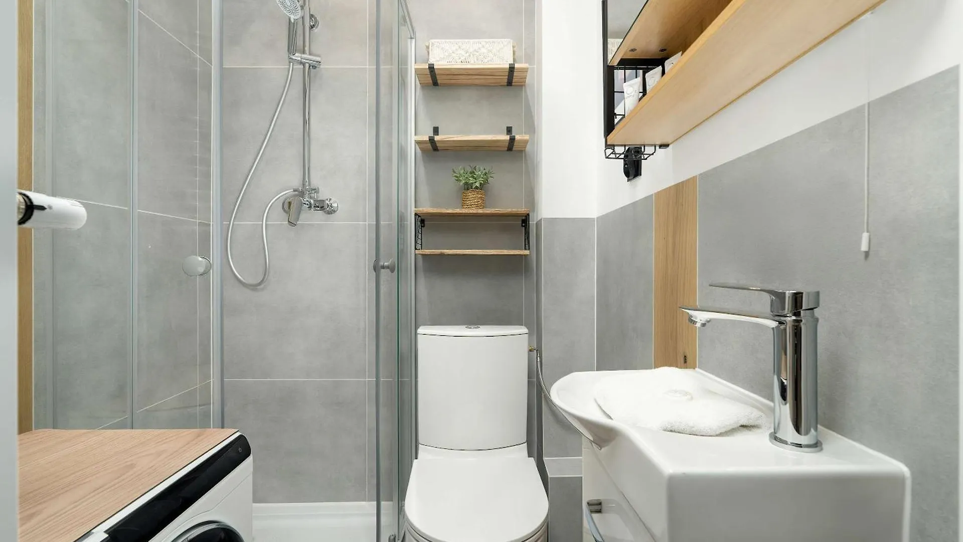 Bright Apartment Close To The Old Market Square In Poznan By Noclegi Renters