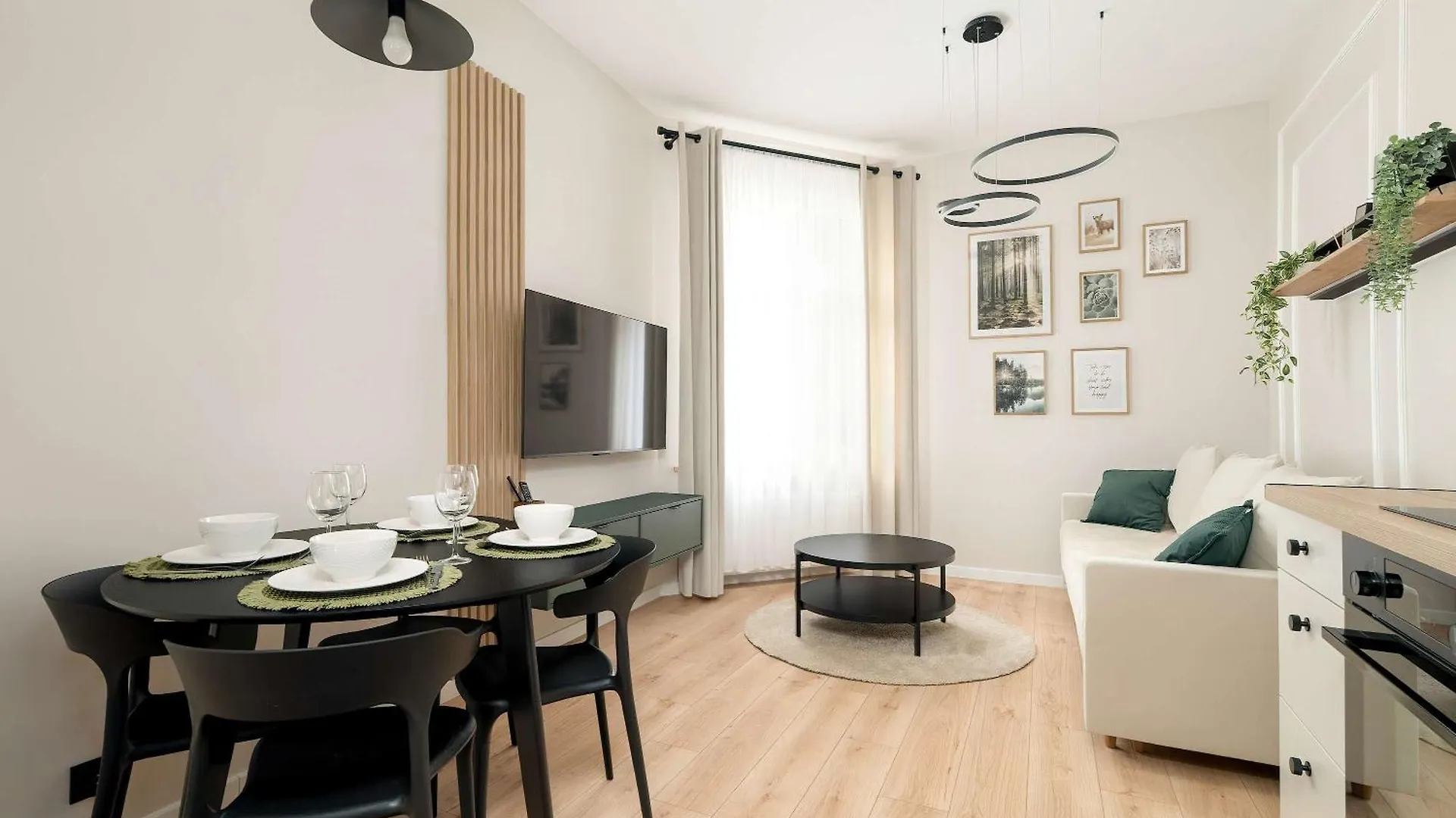 Bright Apartment Close To The Old Market Square In Poznan By Noclegi Renters