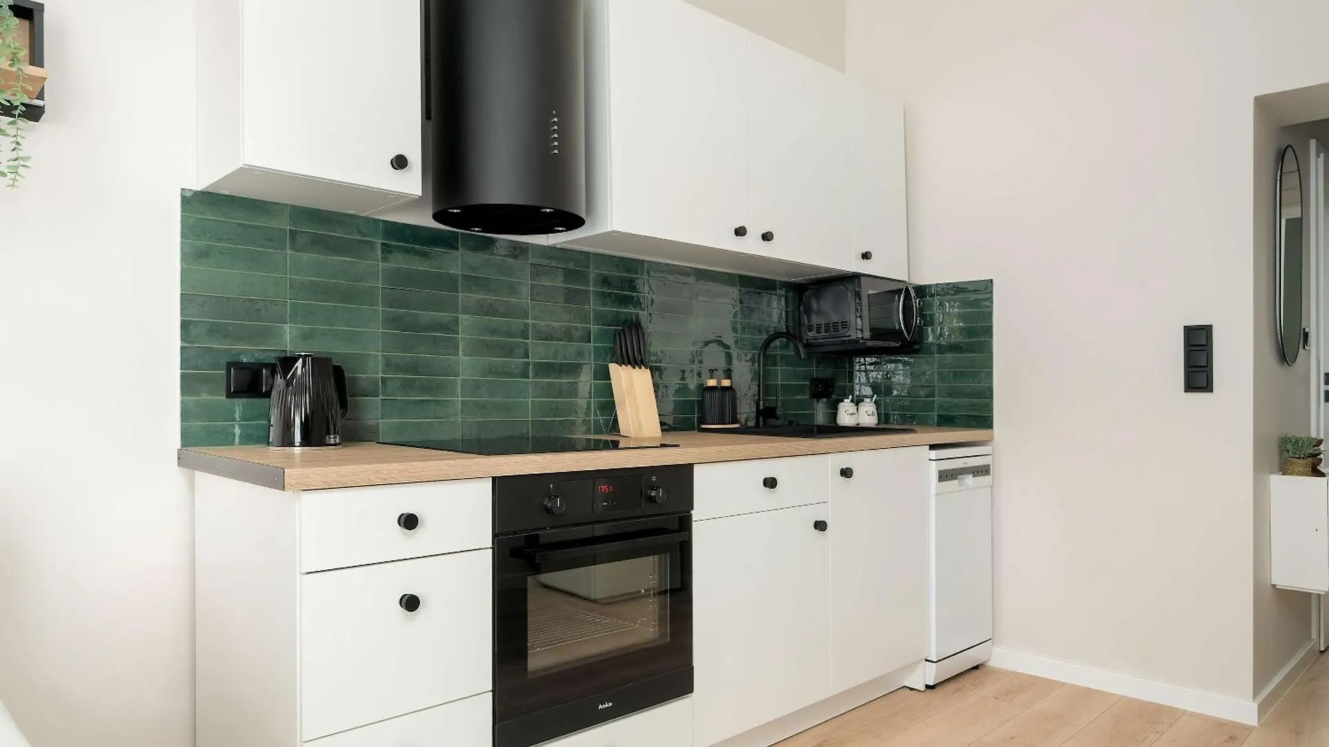 Bright Apartment Close To The Old Market Square In Poznan By Noclegi Renters